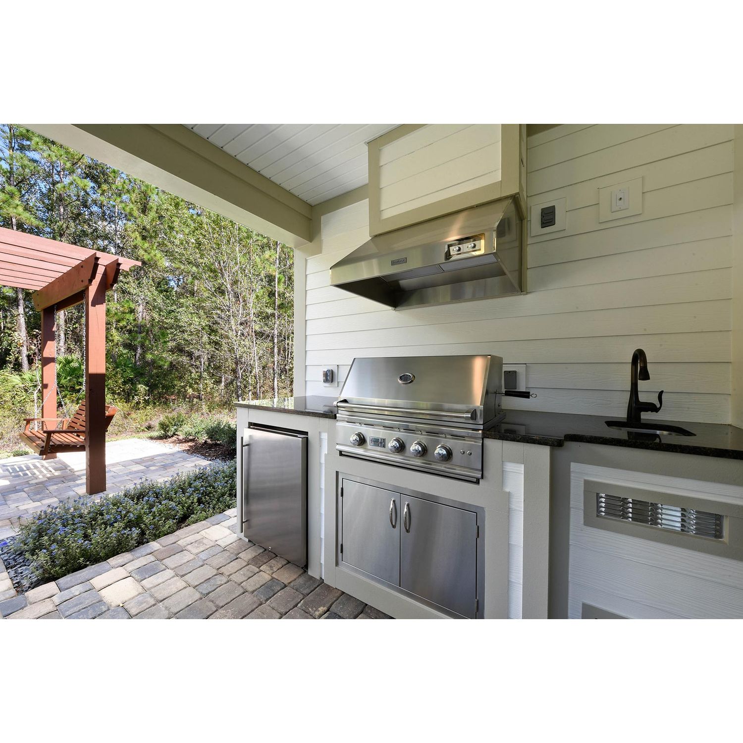 Lane Model Outdoor Kitchen